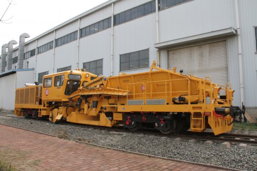 <b>[時瑞達“智”造]配砟整形車-大型鐵路養(yǎng)路機械設(shè)備走出國門</b>