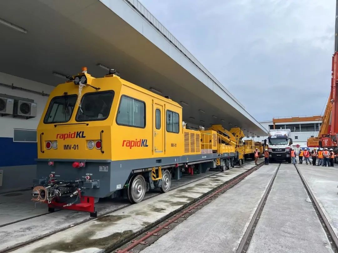 時(shí)瑞達(dá)重工馬來西亞地鐵3號線（LRT-3）項(xiàng)目車輛順利送抵現(xiàn)場